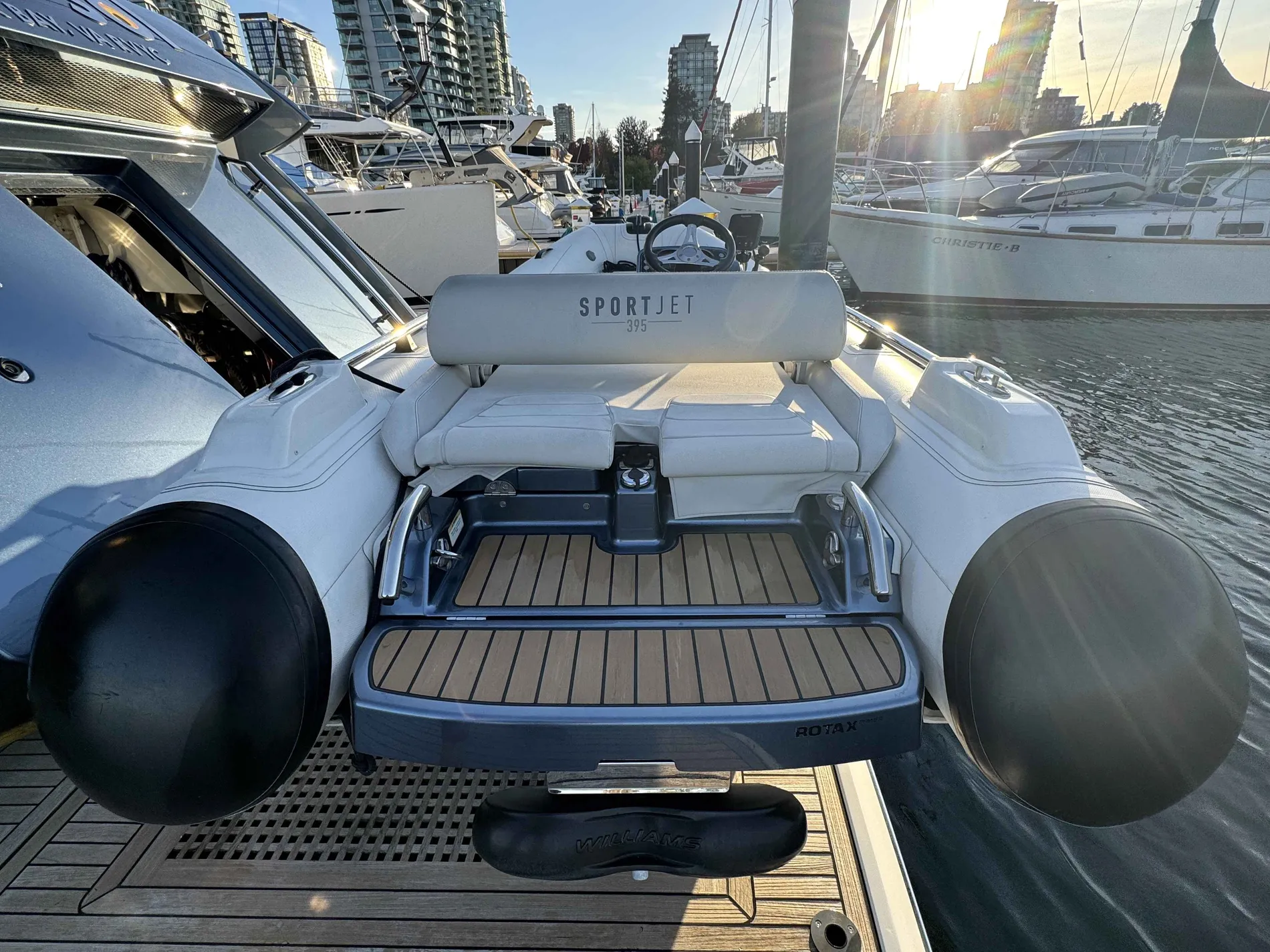 Pre-Owned 2020 Monte carlo yachts MCY 70 for Sale | Vancouver, BC | M&P Yacht Centre | 671c41a6e0487651320fbc50