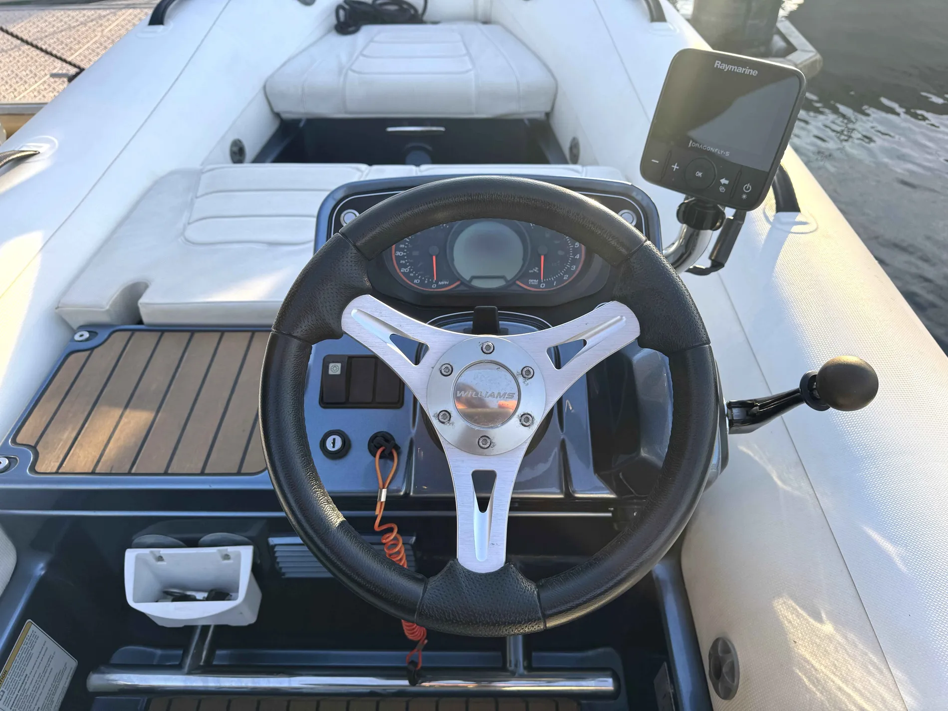 Pre-Owned 2020 Monte carlo yachts MCY 70 for Sale | Vancouver, BC | M&P Yacht Centre | 671c41a6e0487651320fbc50