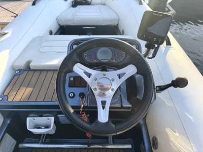 Pre-Owned 2020 Monte carlo yachts MCY 70 for Sale | Vancouver, BC | M&P Yacht Centre | 671c41a6e0487651320fbc50