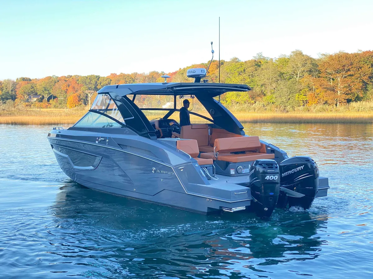 2023 Cruisers Yachts 34 GLS - OB SOUTH BEACH