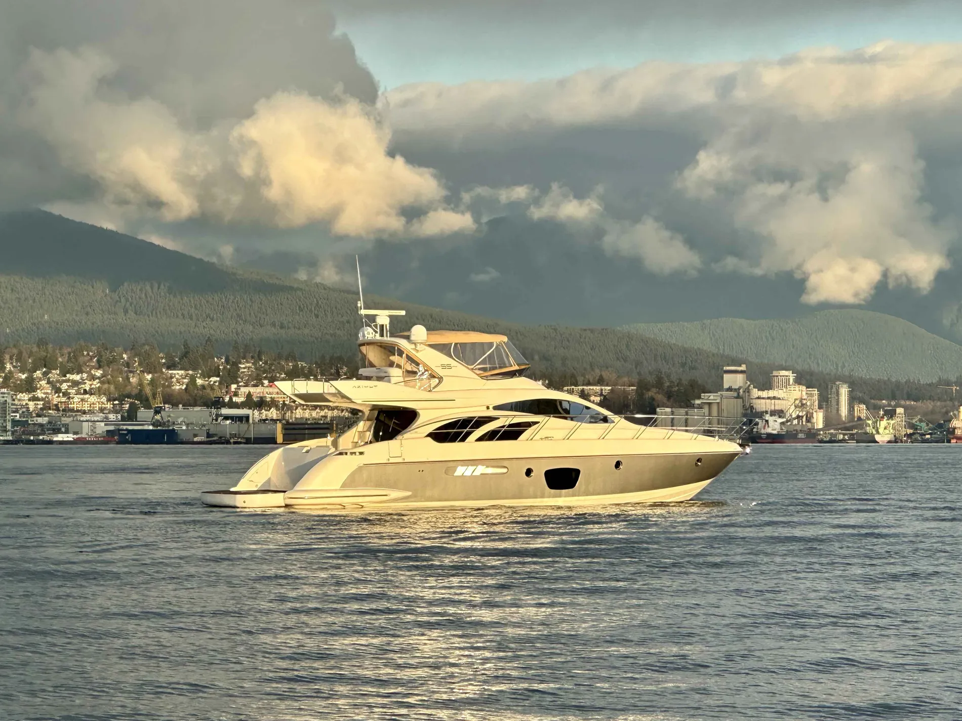 Pre-Owned 2011 Azimut 55E for Sale | Vancouver, BC | M&P Yacht Centre | 67568c362d1d176a550650bf