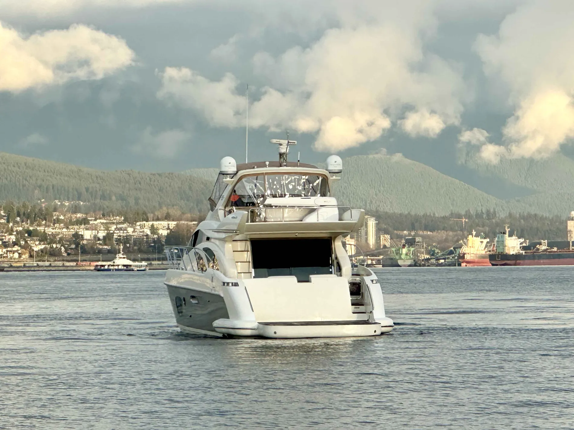 Pre-Owned 2011 Azimut 55E for Sale | Vancouver, BC | M&P Yacht Centre | 67568c362d1d176a550650bf