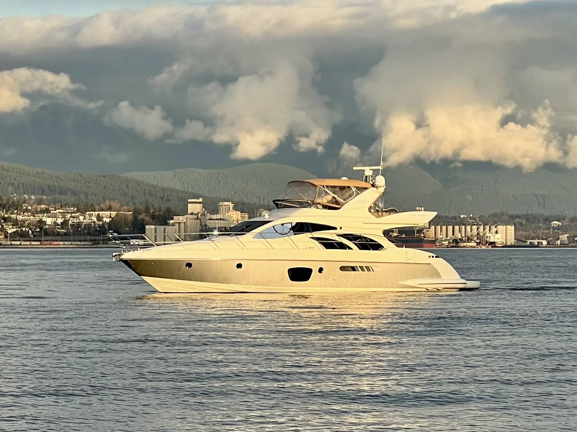 Pre-Owned 2011 Azimut 55E for Sale | Vancouver, BC | M&P Yacht Centre | 67568c362d1d176a550650bf
