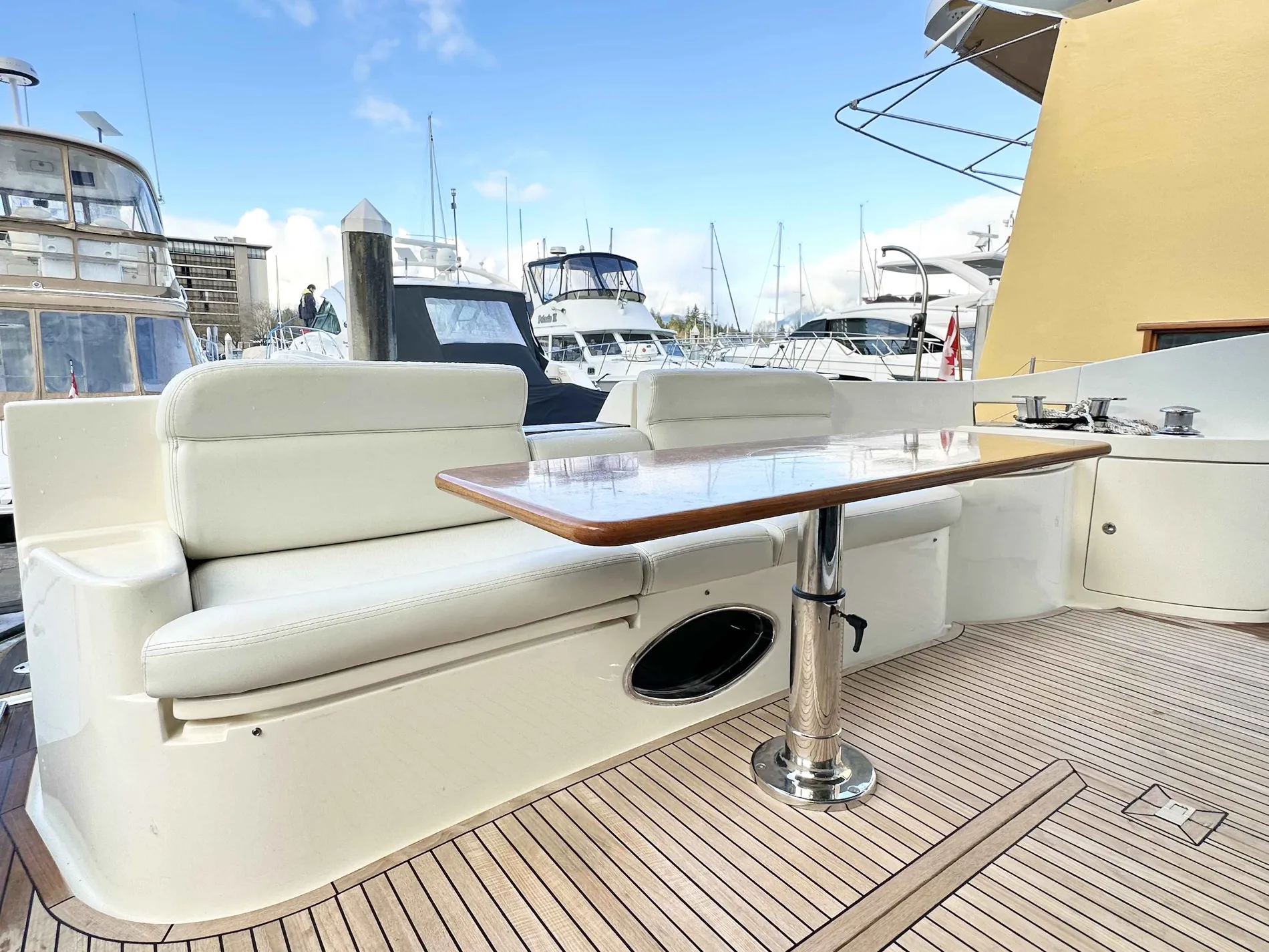 Pre-Owned 2011 Azimut 55E for Sale | Vancouver, BC | M&P Yacht Centre | 67568c362d1d176a550650bf