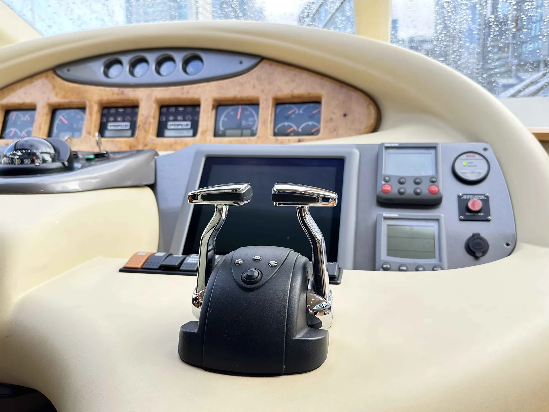 Pre-Owned 2011 Azimut 55E for Sale | Vancouver, BC | M&P Yacht Centre | 67568c362d1d176a550650bf