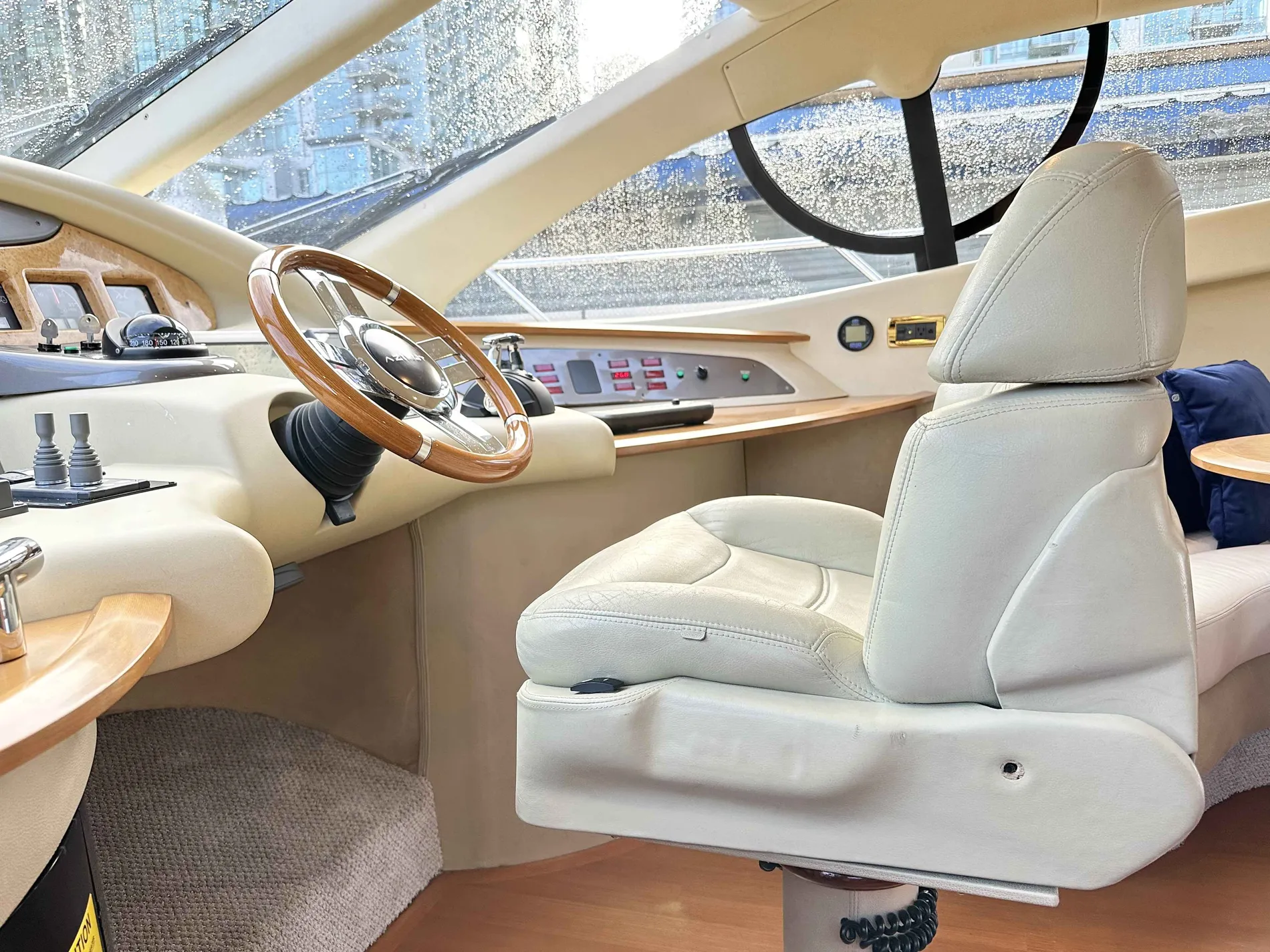 Pre-Owned 2011 Azimut 55E for Sale | Vancouver, BC | M&P Yacht Centre | 67568c362d1d176a550650bf