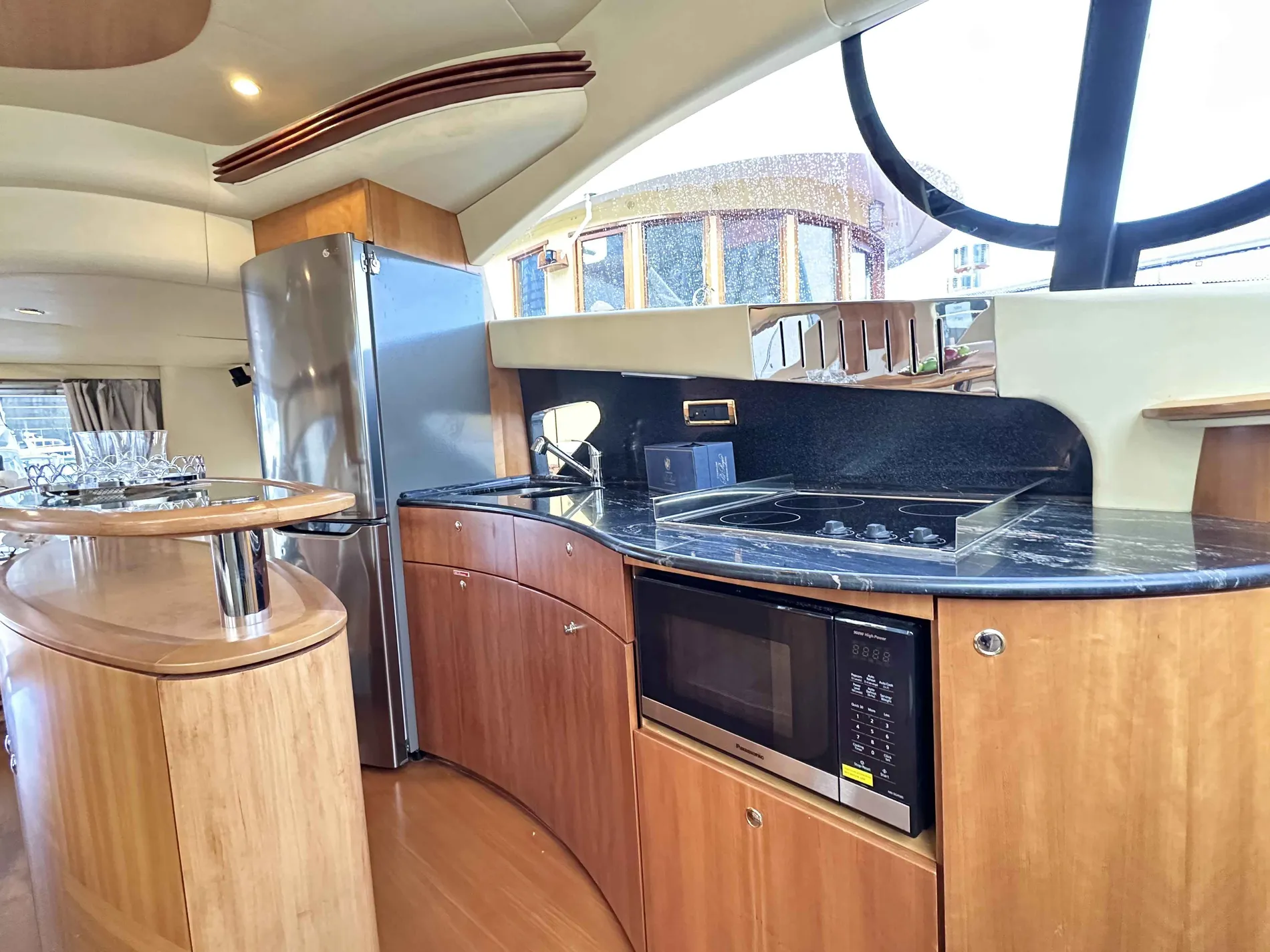 Pre-Owned 2011 Azimut 55E for Sale | Vancouver, BC | M&P Yacht Centre | 67568c362d1d176a550650bf