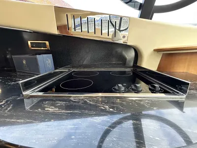 Pre-Owned 2011 Azimut 55E for Sale | Vancouver, BC | M&P Yacht Centre | 67568c362d1d176a550650bf