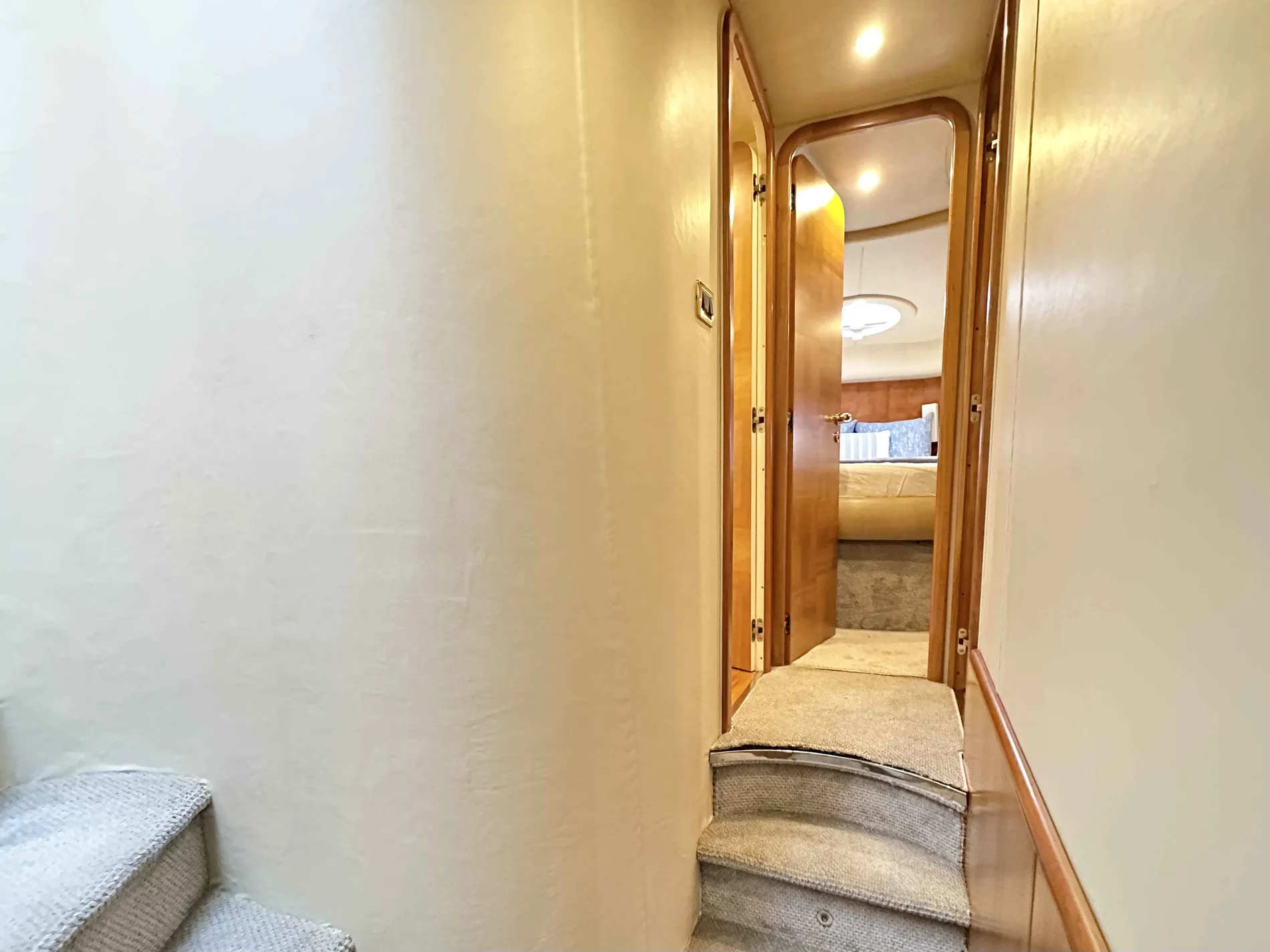 Pre-Owned 2011 Azimut 55E for Sale | Vancouver, BC | M&P Yacht Centre | 67568c362d1d176a550650bf