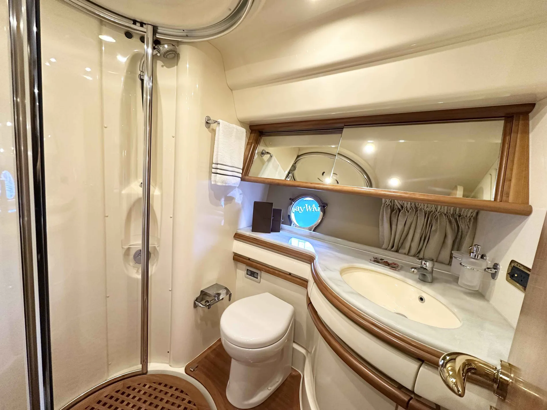 Pre-Owned 2011 Azimut 55E for Sale | Vancouver, BC | M&P Yacht Centre | 67568c362d1d176a550650bf