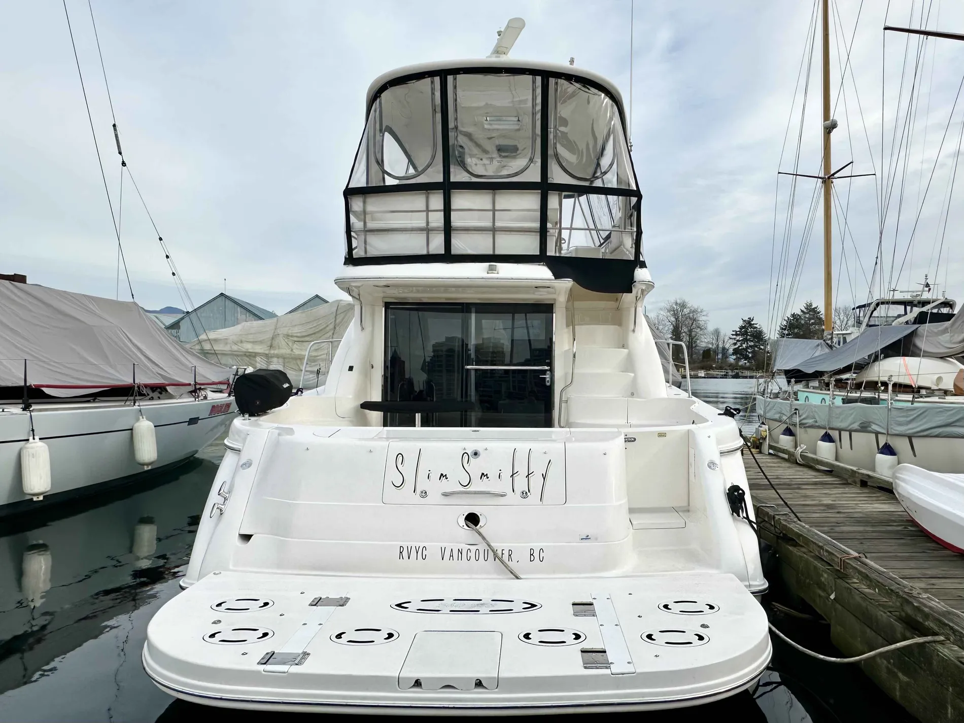 Pre-Owned 2002 Sea ray 560 Sedan Bridge for Sale | Vancouver, BC | M&P Yacht Centre | 678c2da7dd2070a5b007d17f