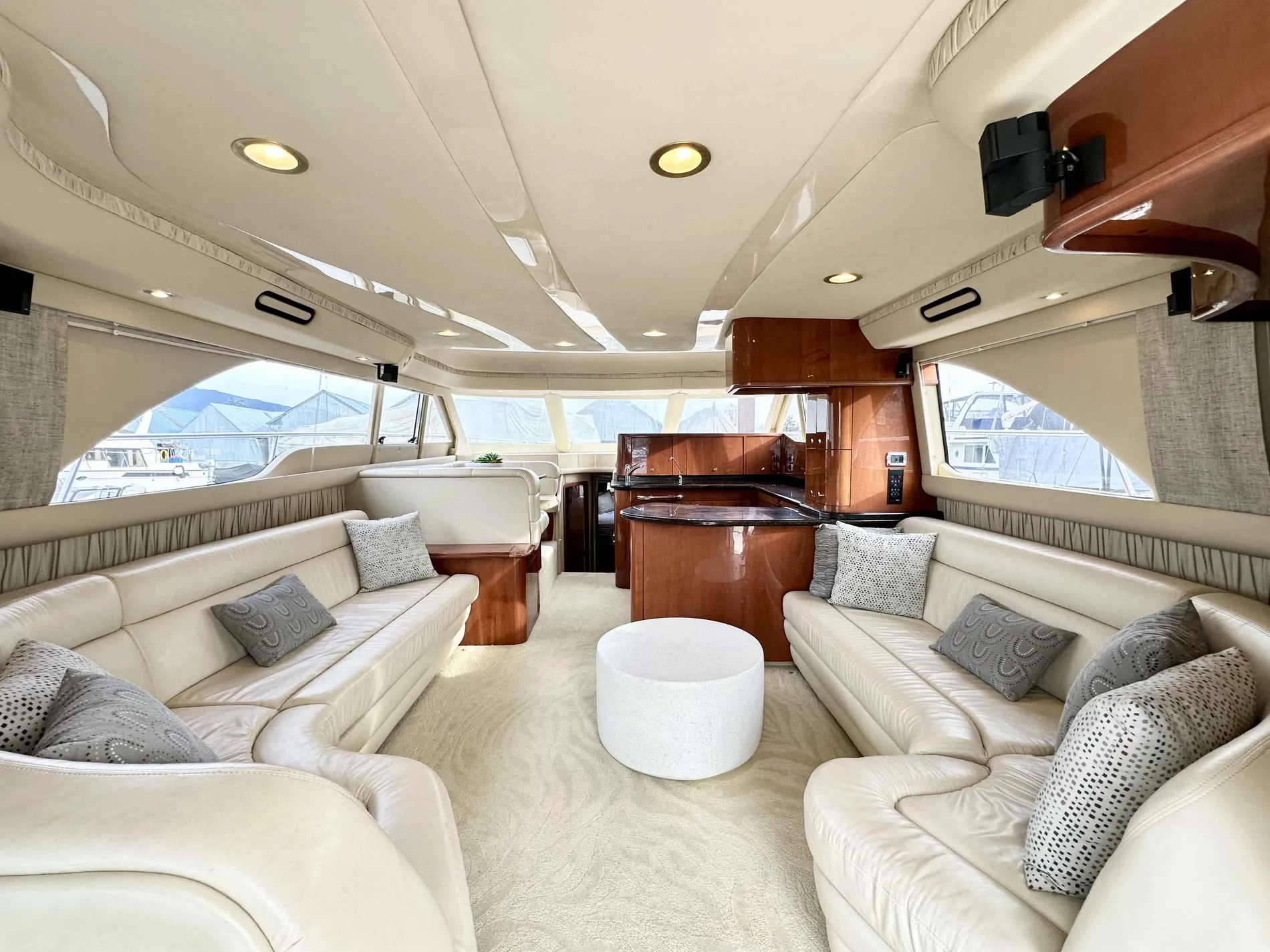 Pre-Owned 2002 Sea ray 560 Sedan Bridge for Sale | Vancouver, BC | M&P Yacht Centre | 678c2da7dd2070a5b007d17f