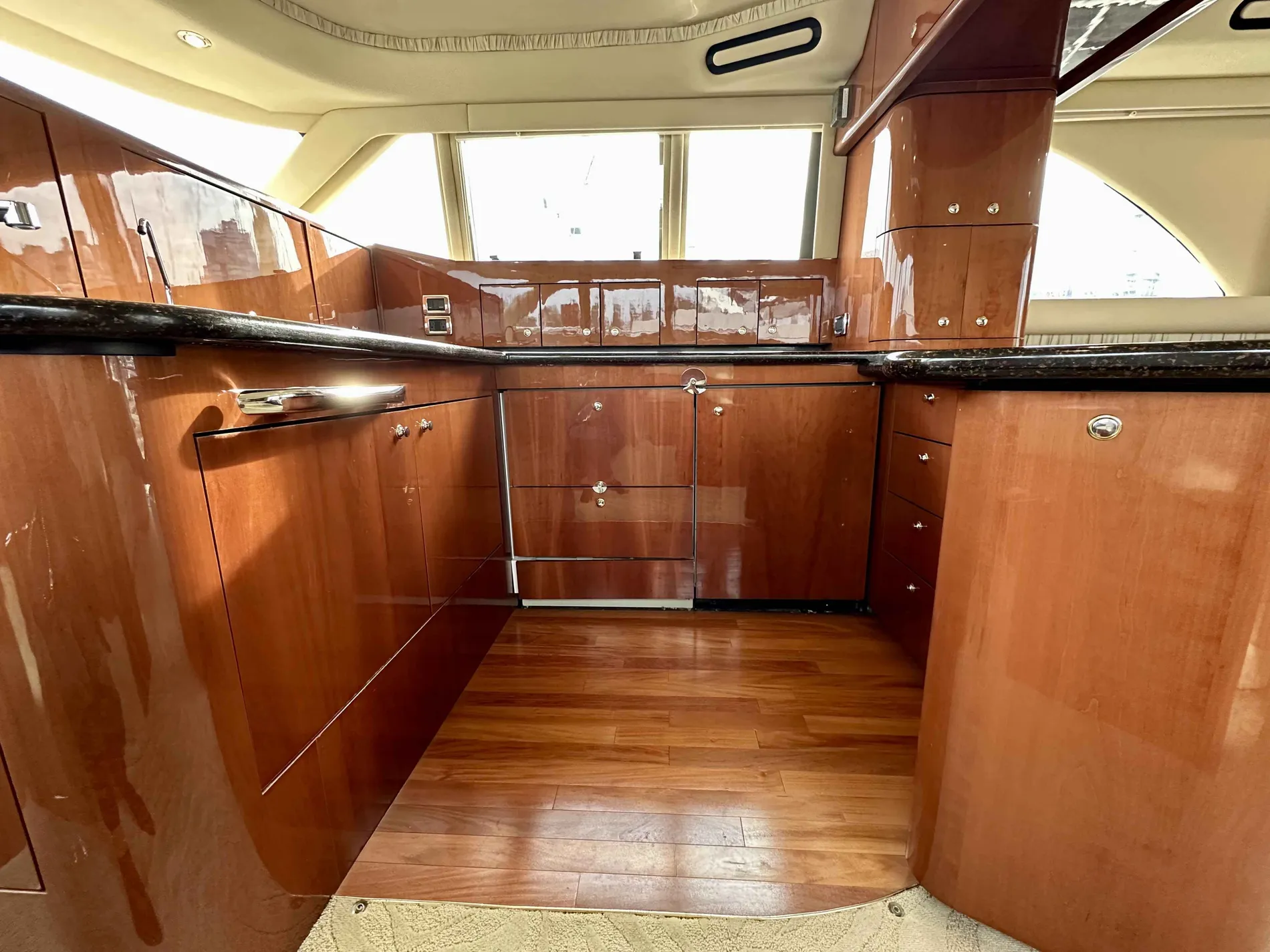 Pre-Owned 2002 Sea ray 560 Sedan Bridge for Sale | Vancouver, BC | M&P Yacht Centre | 678c2da7dd2070a5b007d17f