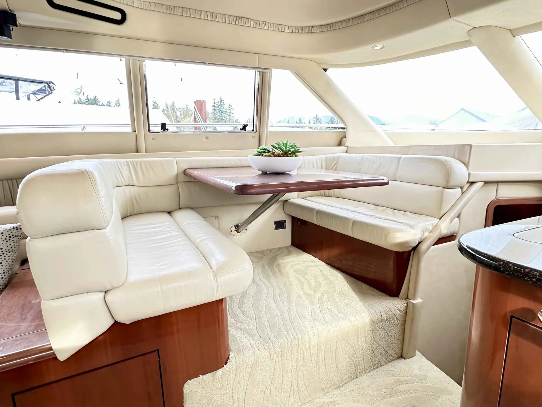 Pre-Owned 2002 Sea ray 560 Sedan Bridge for Sale | Vancouver, BC | M&P Yacht Centre | 678c2da7dd2070a5b007d17f