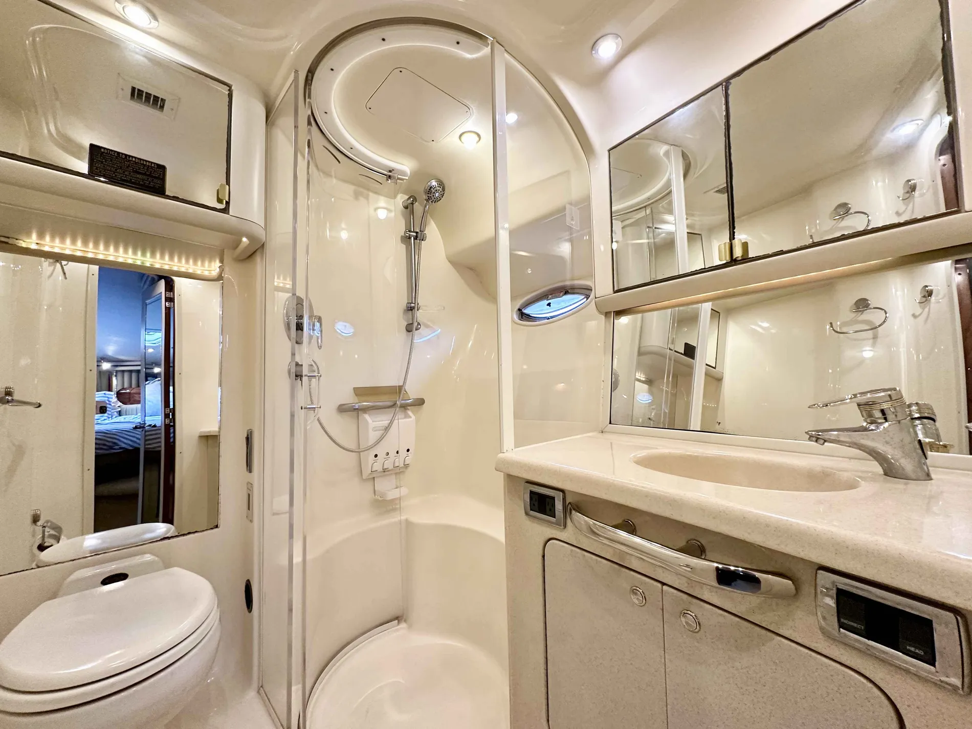Pre-Owned 2002 Sea ray 560 Sedan Bridge for Sale | Vancouver, BC | M&P Yacht Centre | 678c2da7dd2070a5b007d17f