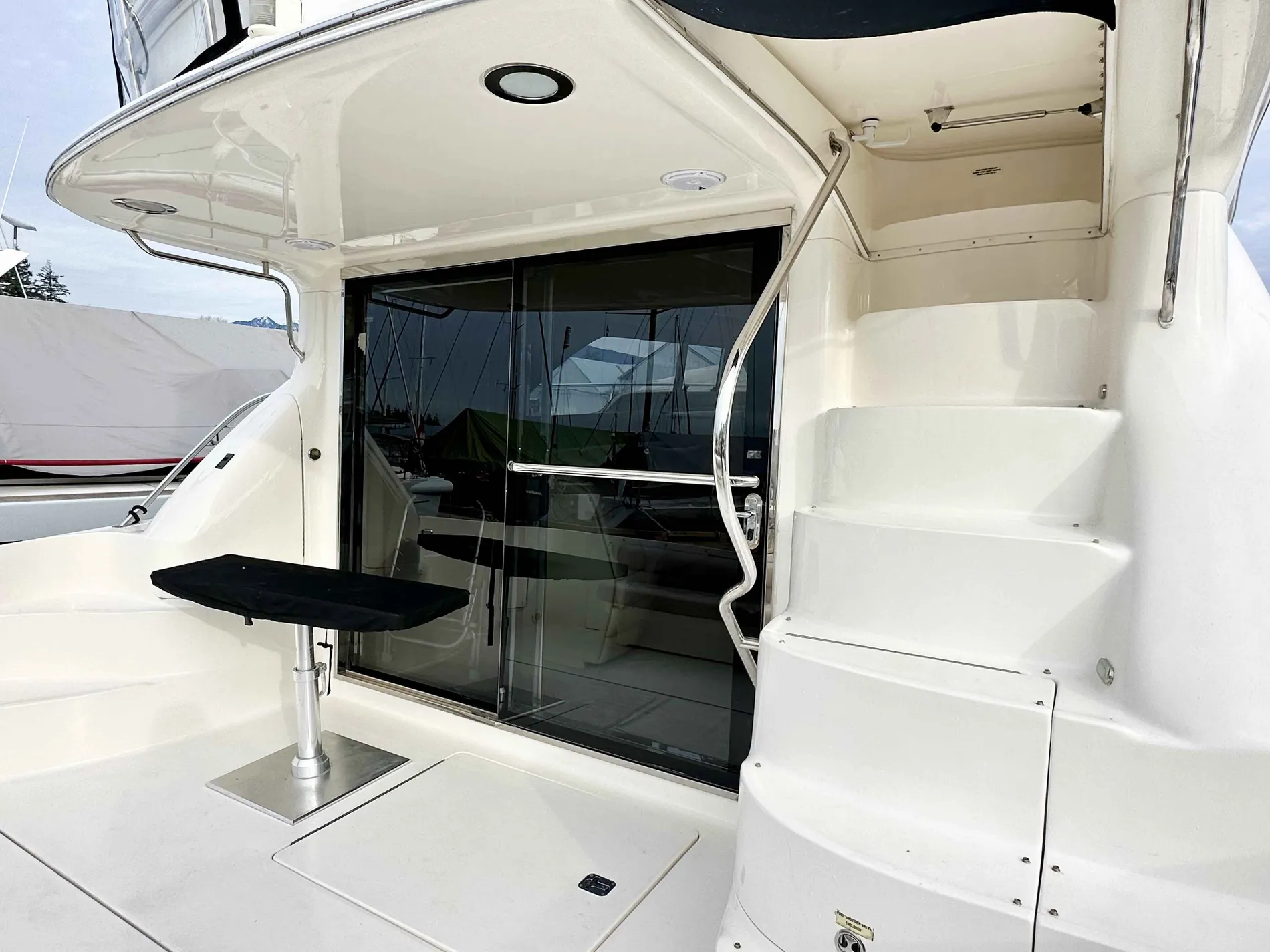 Pre-Owned 2002 Sea ray 560 Sedan Bridge for Sale | Vancouver, BC | M&P Yacht Centre | 678c2da7dd2070a5b007d17f