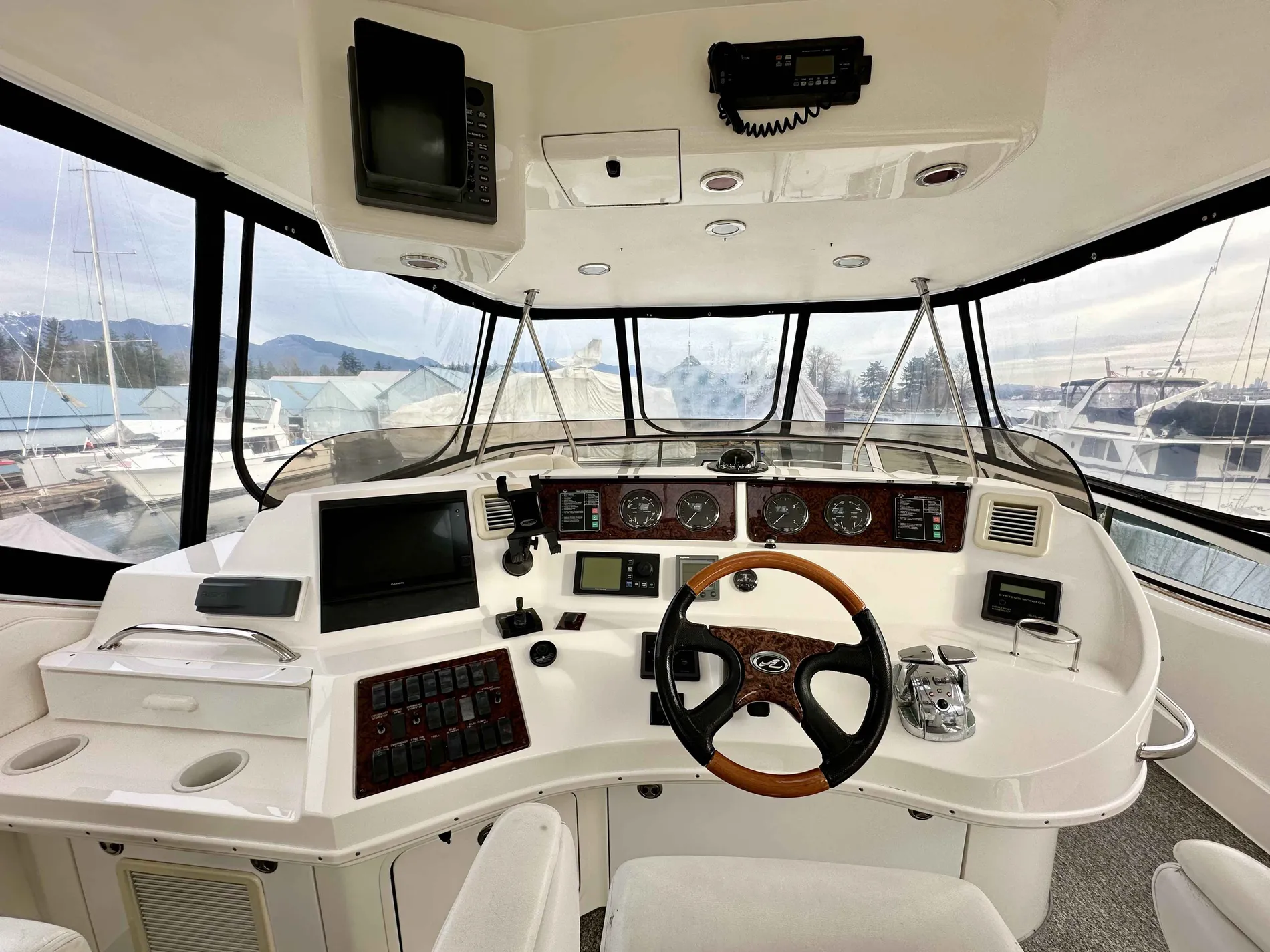 Pre-Owned 2002 Sea ray 560 Sedan Bridge for Sale | Vancouver, BC | M&P Yacht Centre | 678c2da7dd2070a5b007d17f