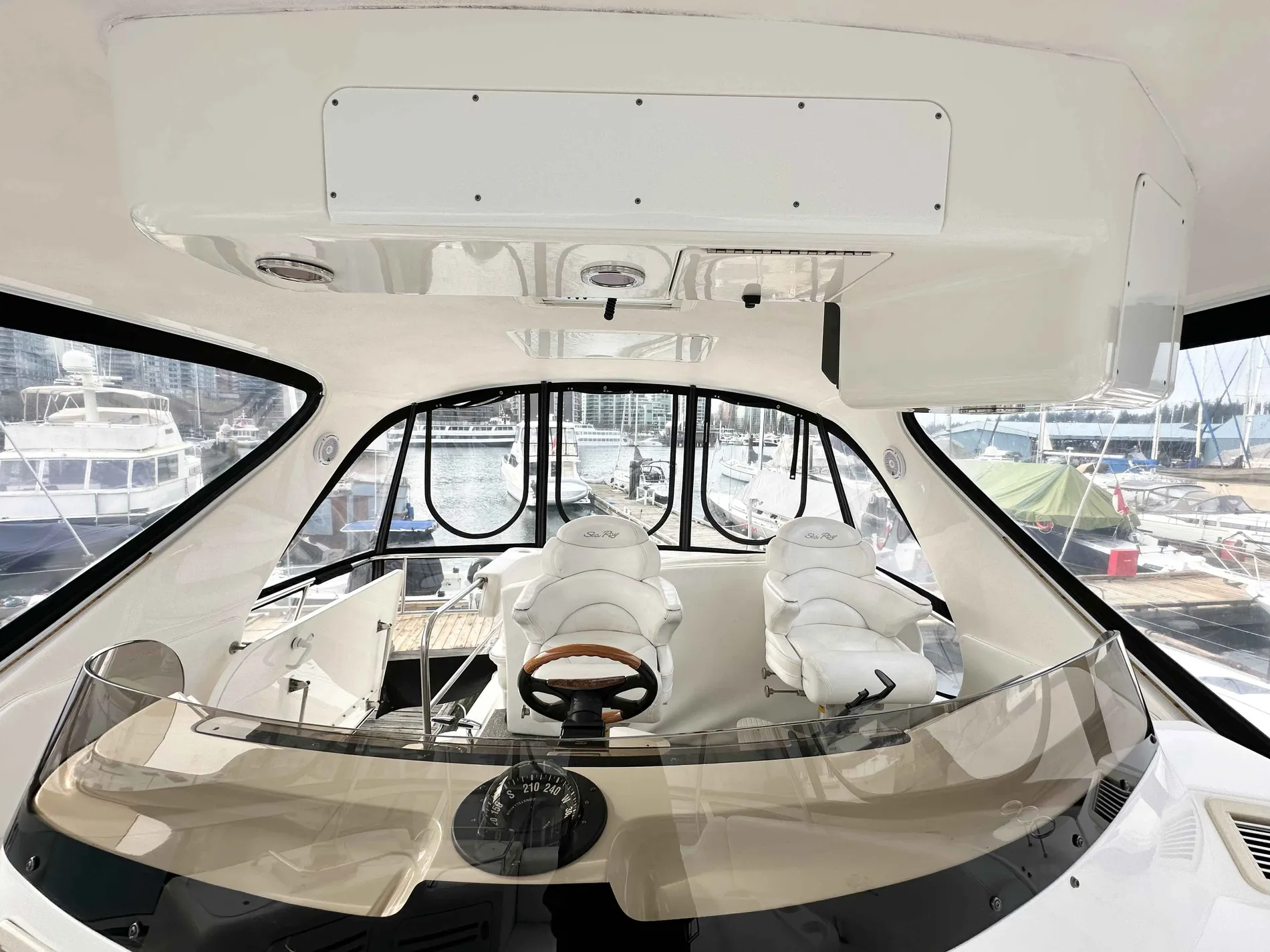 Pre-Owned 2002 Sea ray 560 Sedan Bridge for Sale | Vancouver, BC | M&P Yacht Centre | 678c2da7dd2070a5b007d17f