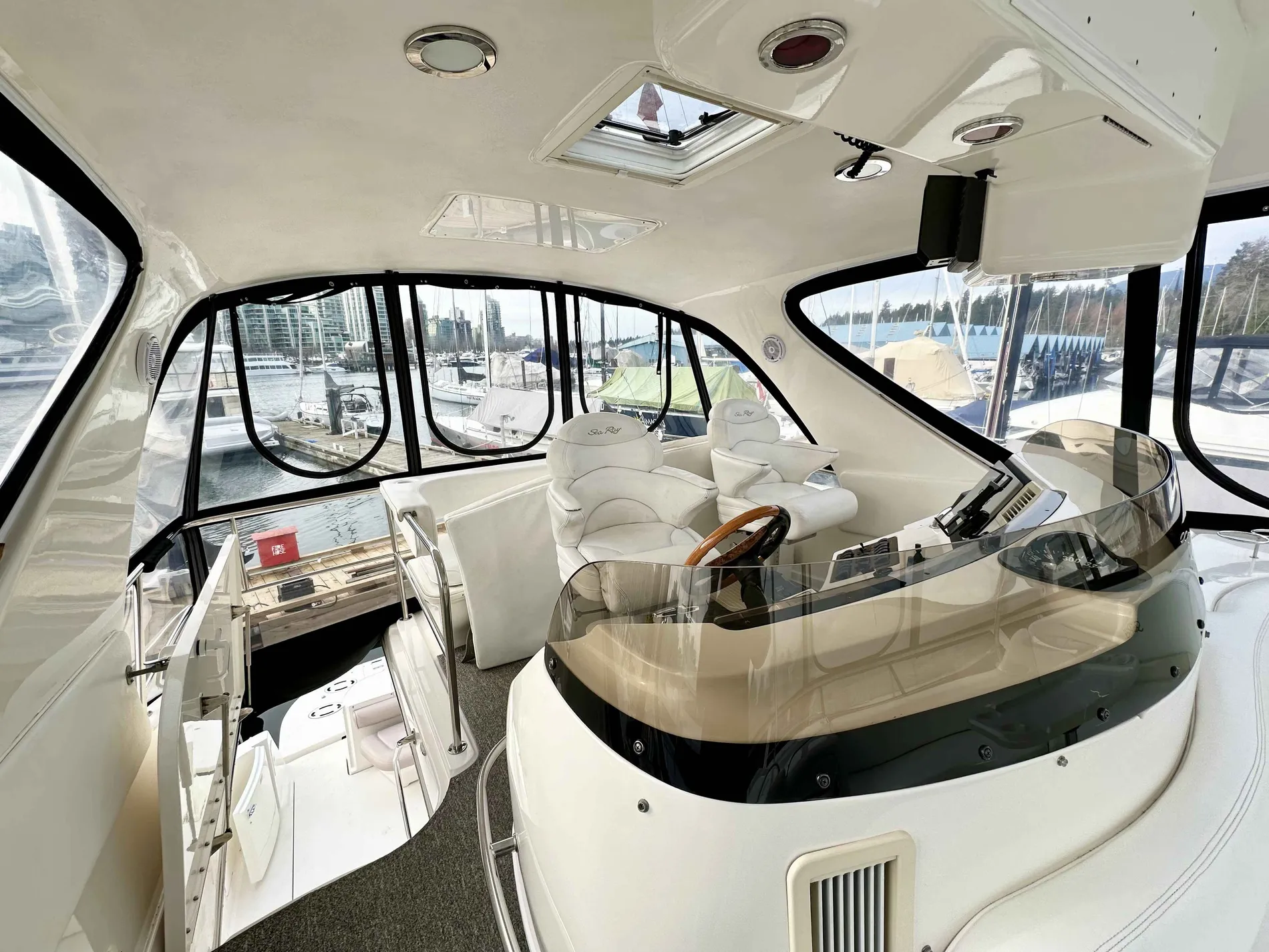 Pre-Owned 2002 Sea ray 560 Sedan Bridge for Sale | Vancouver, BC | M&P Yacht Centre | 678c2da7dd2070a5b007d17f