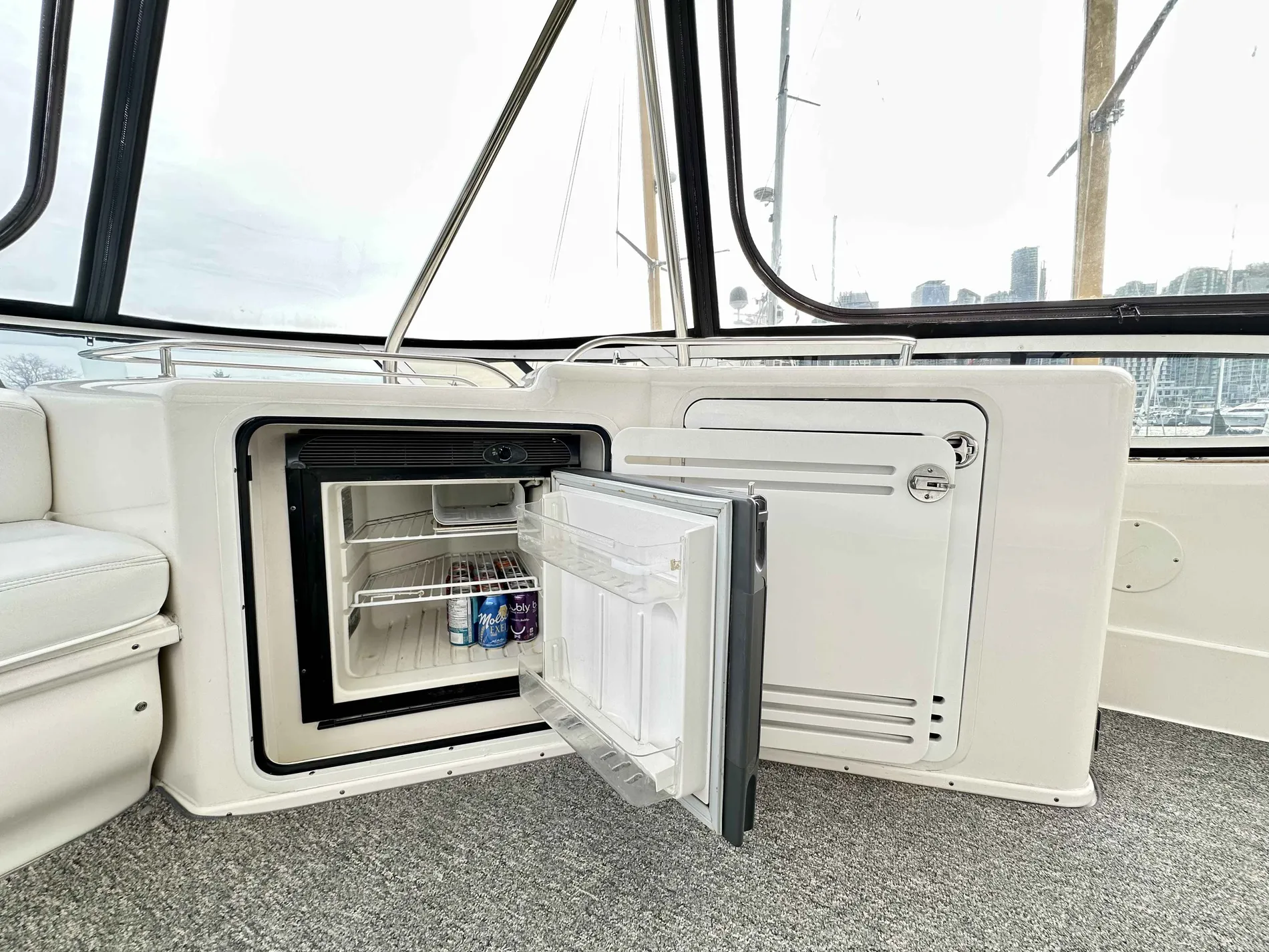 Pre-Owned 2002 Sea ray 560 Sedan Bridge for Sale | Vancouver, BC | M&P Yacht Centre | 678c2da7dd2070a5b007d17f