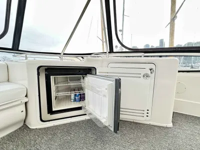 Pre-Owned 2002 Sea ray 560 Sedan Bridge for Sale | Vancouver, BC | M&P Yacht Centre | 678c2da7dd2070a5b007d17f