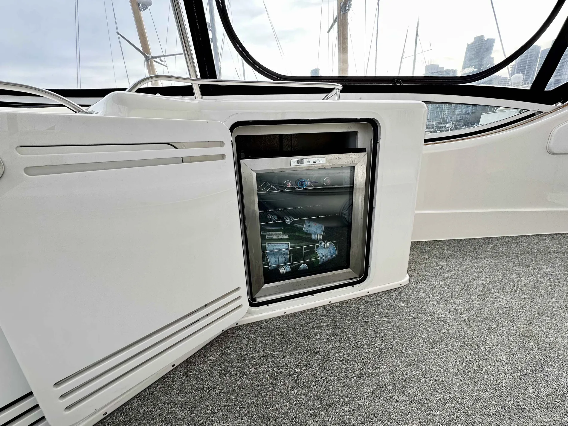 Pre-Owned 2002 Sea ray 560 Sedan Bridge for Sale | Vancouver, BC | M&P Yacht Centre | 678c2da7dd2070a5b007d17f