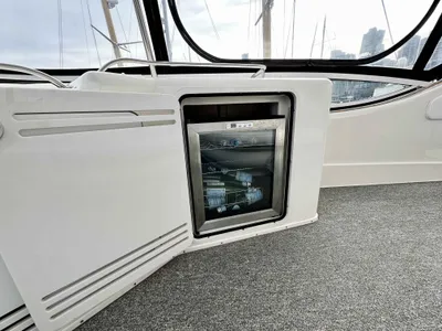 Pre-Owned 2002 Sea ray 560 Sedan Bridge for Sale | Vancouver, BC | M&P Yacht Centre | 678c2da7dd2070a5b007d17f