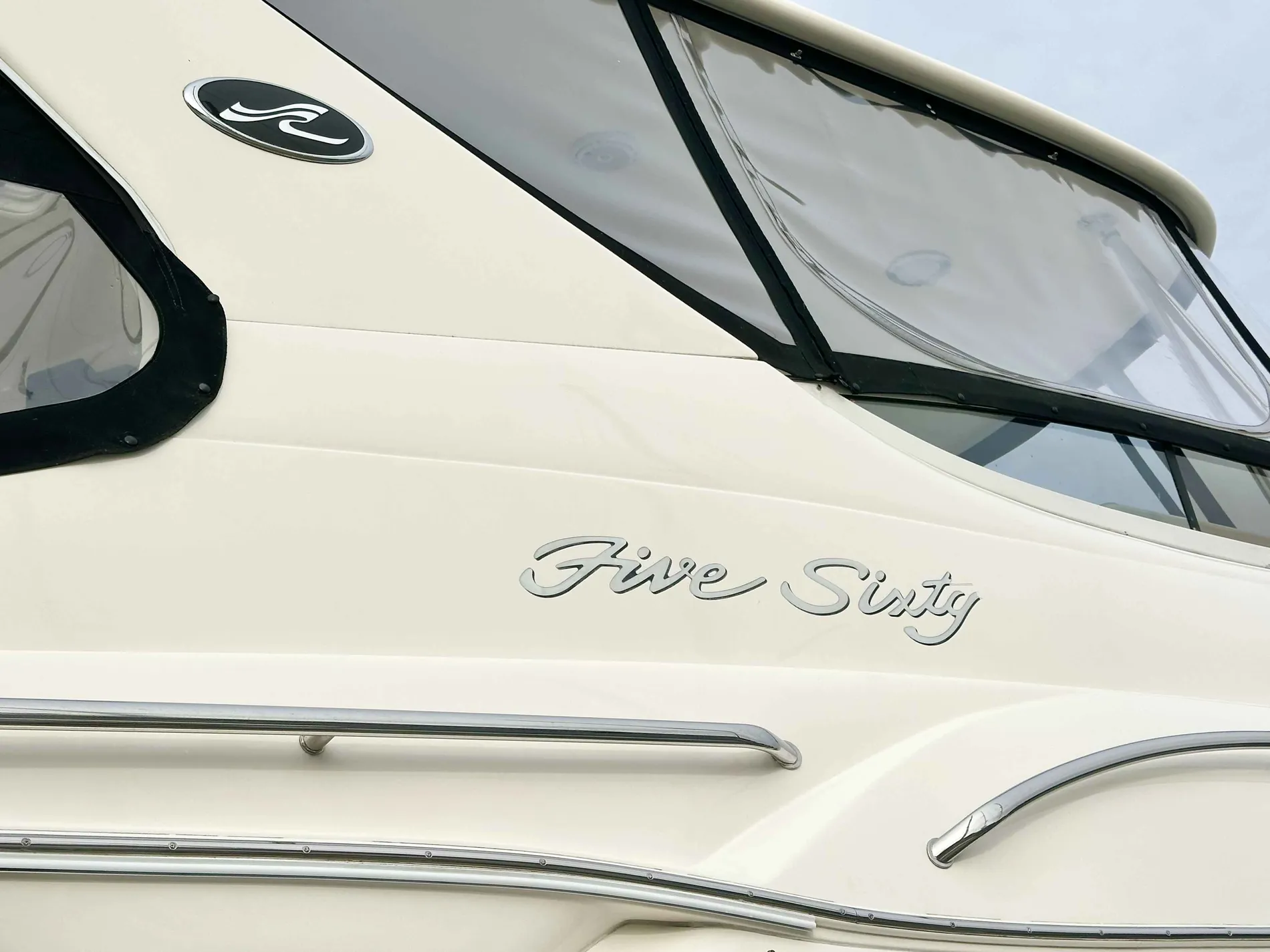 Pre-Owned 2002 Sea ray 560 Sedan Bridge for Sale | Vancouver, BC | M&P Yacht Centre | 678c2da7dd2070a5b007d17f