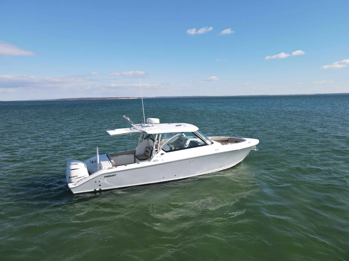 2019 Pursuit DC 325