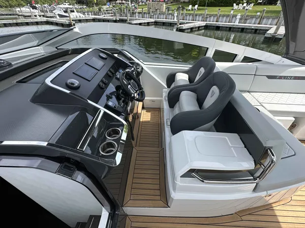 2023 Fairline F-LINE 33 OB detail image 17