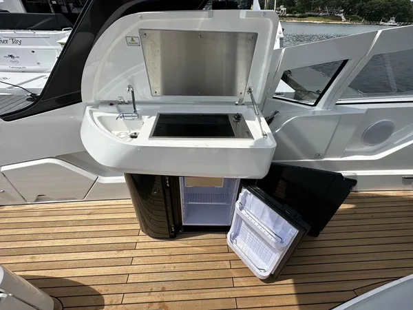 2023 Fairline F-LINE 33 OB detail image 14