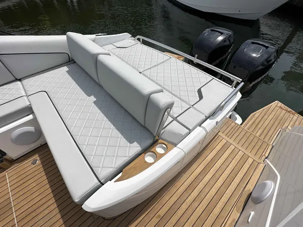 2023 Fairline F-LINE 33 OB detail image 11