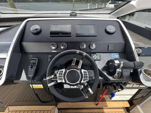 2023 Fairline F-LINE 33 OB detail image 18