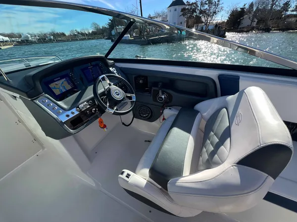 2021 Chaparral 307 SSX detail image 16