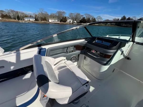 2021 Chaparral 307 SSX detail image 19