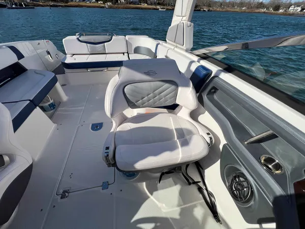 2021 Chaparral 307 SSX detail image 21