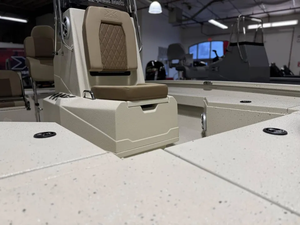 2025 Xpress Boats Hyper-Lift Bay-14