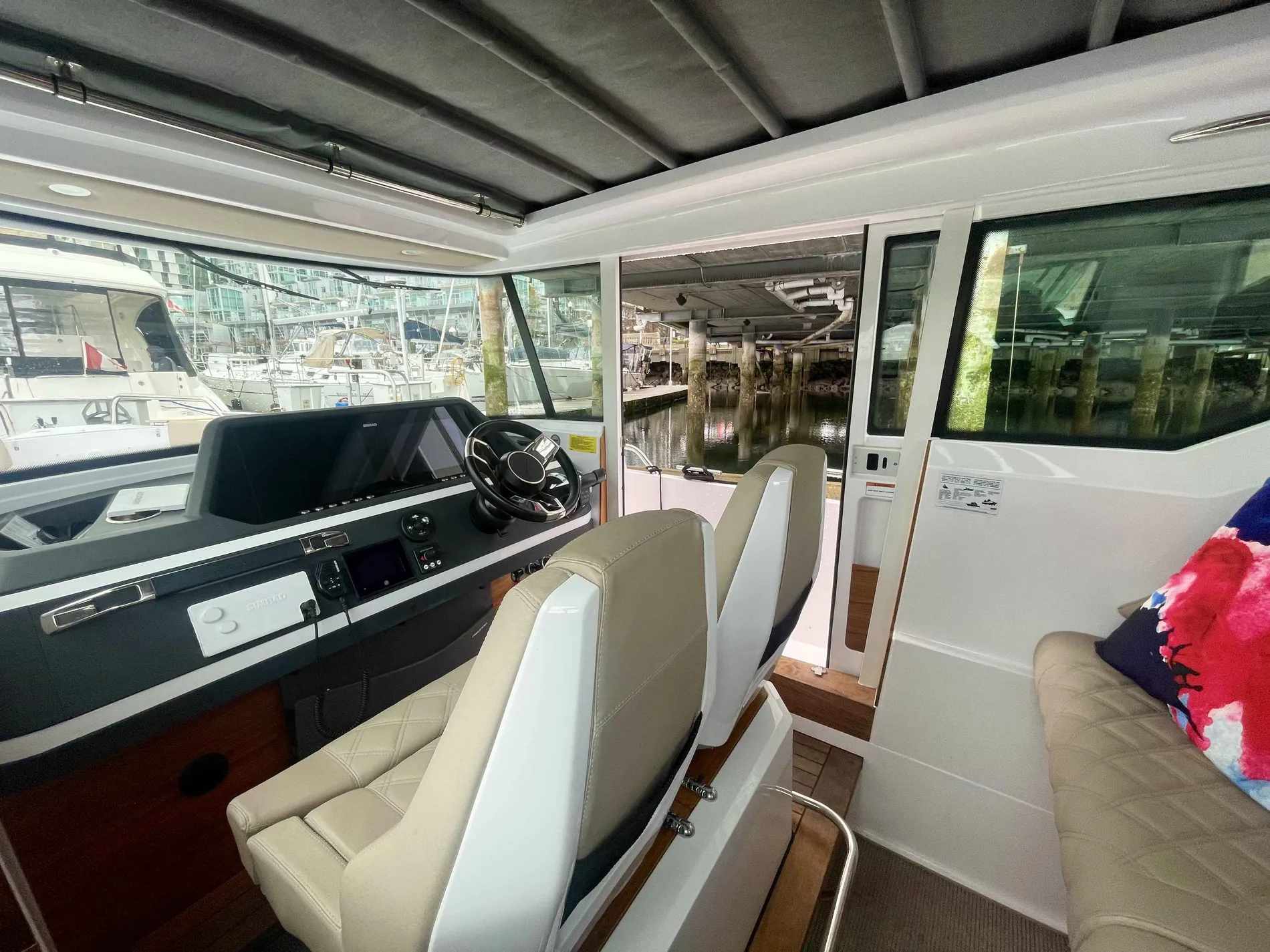 Pre-Owned 2022 Axopar 28 Wet Bar for Sale | Vancouver, BC | M&P Yacht Centre | 678c0a38d8eeb25972096759