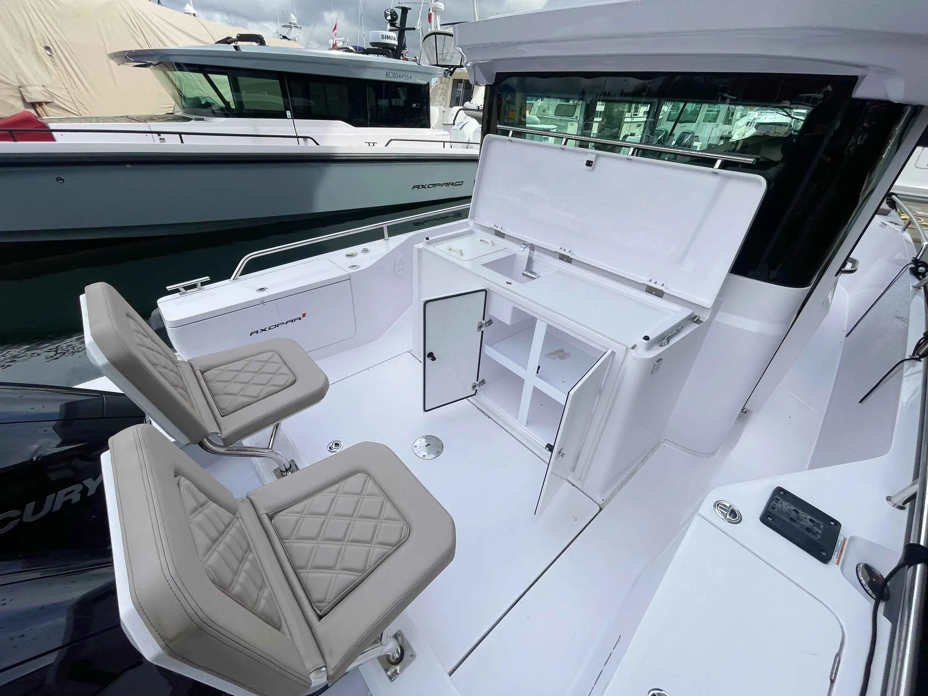 Pre-Owned 2022 Axopar 28 Wet Bar for Sale | Vancouver, BC | M&P Yacht Centre | 678c0a38d8eeb25972096759