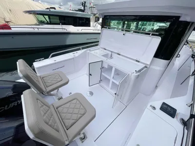 Pre-Owned 2022 Axopar 28 Wet Bar for Sale | Vancouver, BC | M&P Yacht Centre | 678c0a38d8eeb25972096759