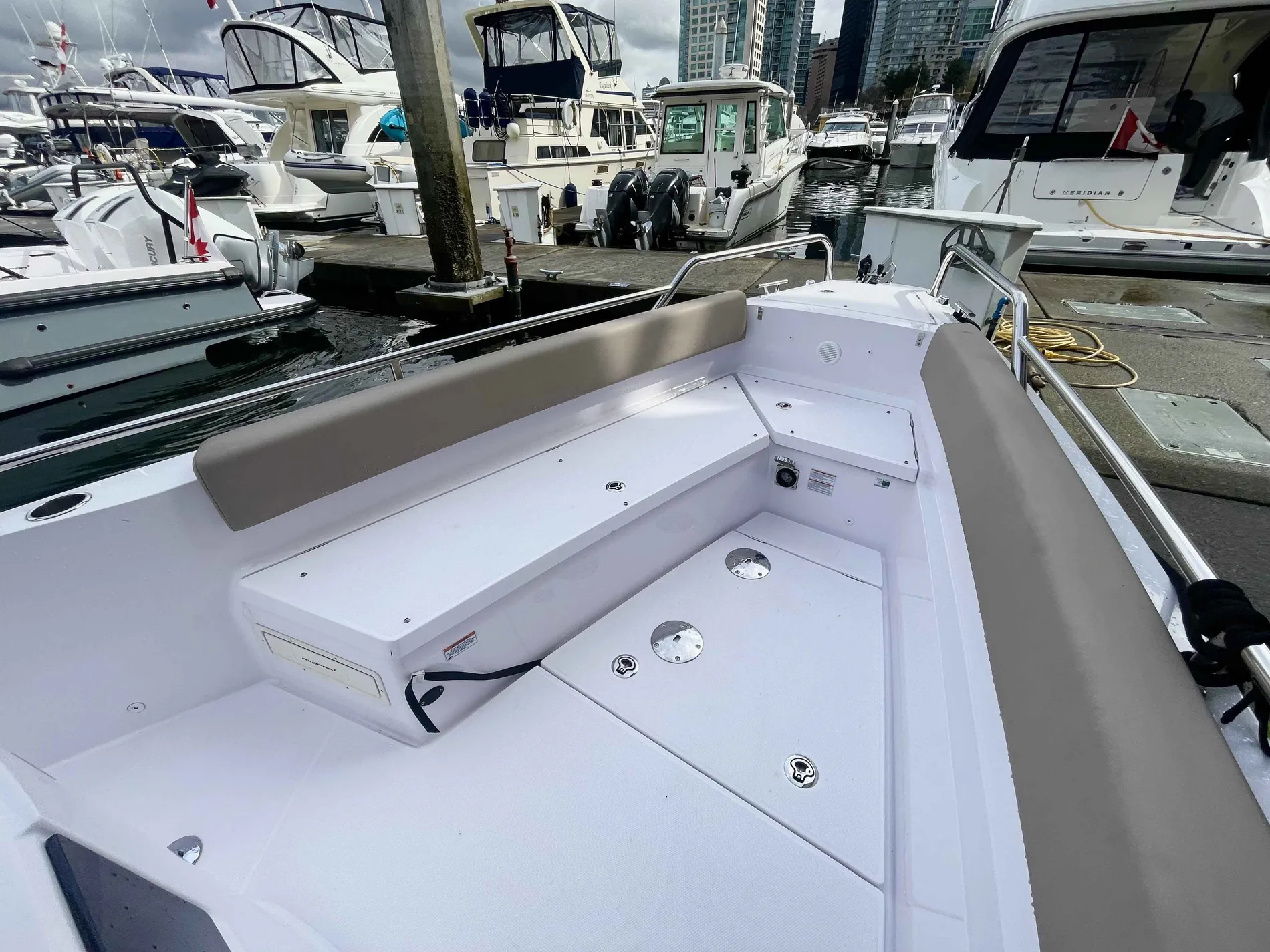 Pre-Owned 2022 Axopar 28 Wet Bar for Sale | Vancouver, BC | M&P Yacht Centre | 678c0a38d8eeb25972096759