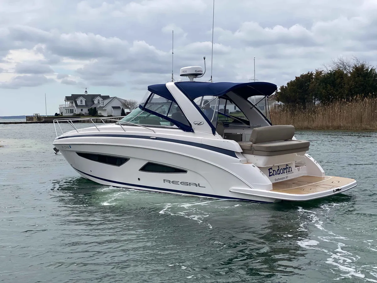 2015 Regal 32 EXPRESS