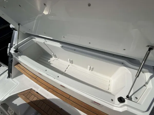 2025 Cobalt R33 OB detail image 6