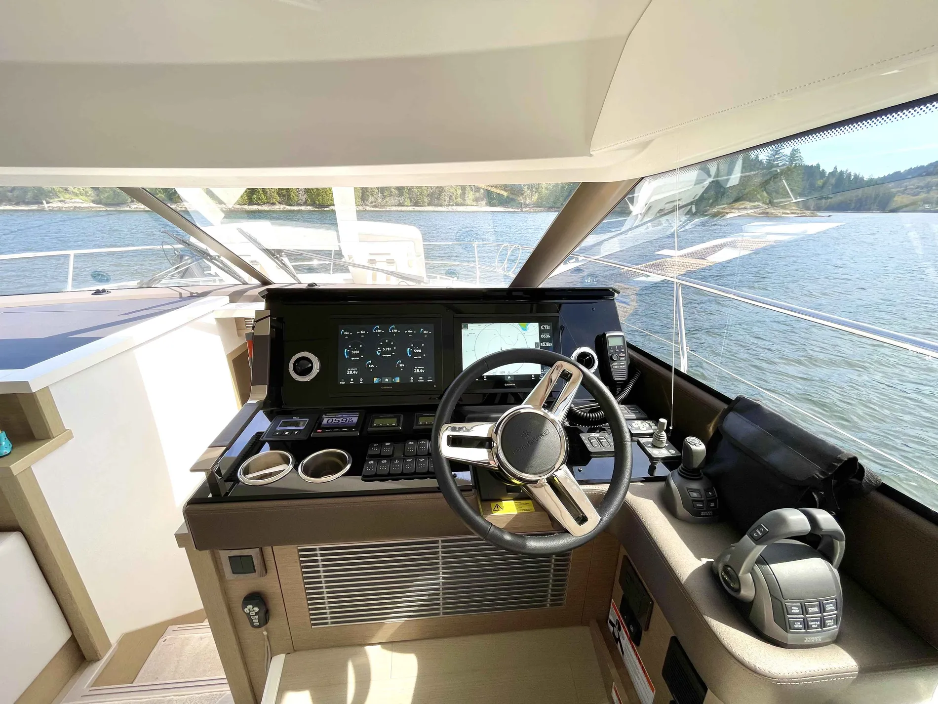 Pre-Owned 2023 Prestige F-Line:520 Fly for Sale | Vancouver, BC | M&P Yacht Centre | 680c1a1f2946740a8d020b33