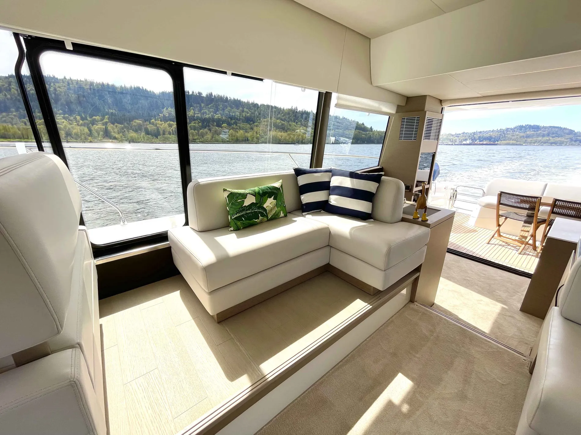 Pre-Owned 2023 Prestige F-Line:520 Fly for Sale | Vancouver, BC | M&P Yacht Centre | 680c1a1f2946740a8d020b33
