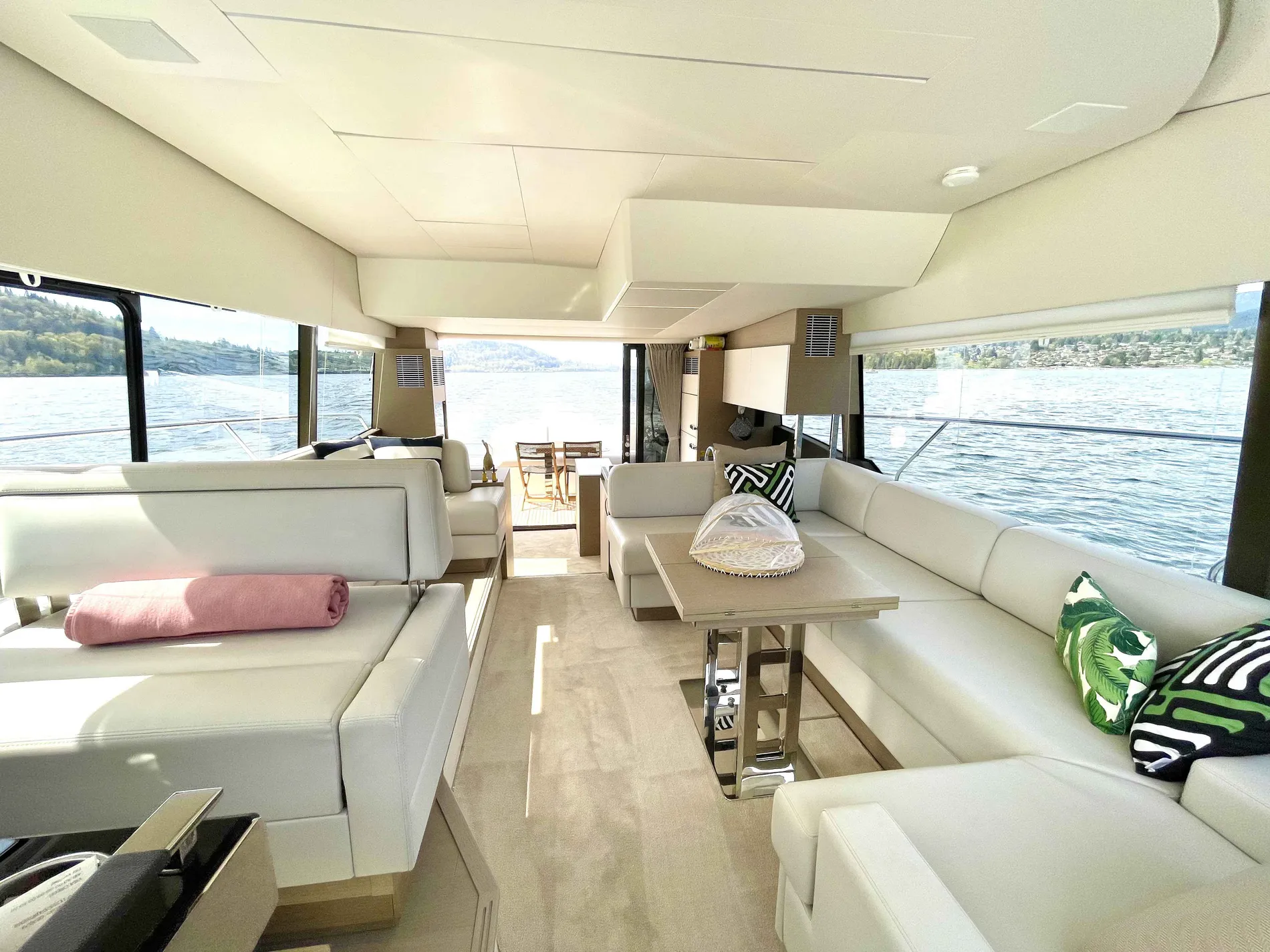 Pre-Owned 2023 Prestige F-Line:520 Fly for Sale | Vancouver, BC | M&P Yacht Centre | 680c1a1f2946740a8d020b33
