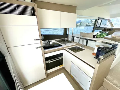 Pre-Owned 2023 Prestige F-Line:520 Fly for Sale | Vancouver, BC | M&P Yacht Centre | 680c1a1f2946740a8d020b33