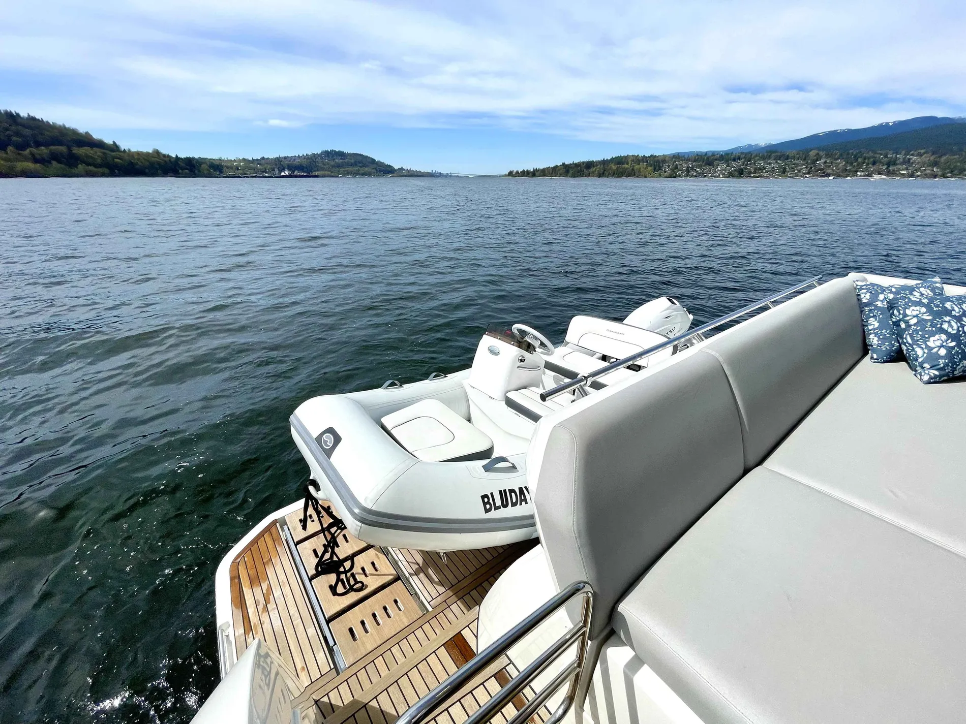 Pre-Owned 2023 Prestige F-Line:520 Fly for Sale | Vancouver, BC | M&P Yacht Centre | 680c1a1f2946740a8d020b33