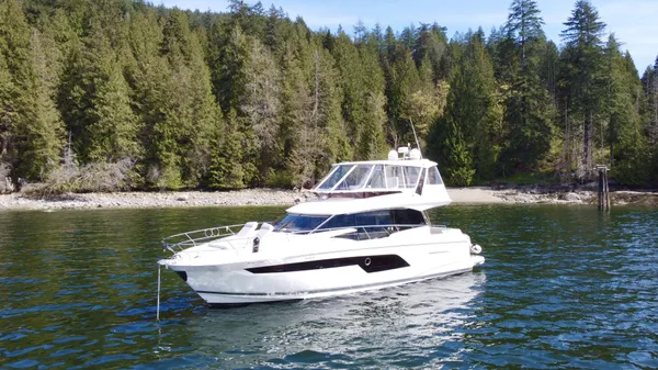 2023 Prestige F-Line: 520 Fly