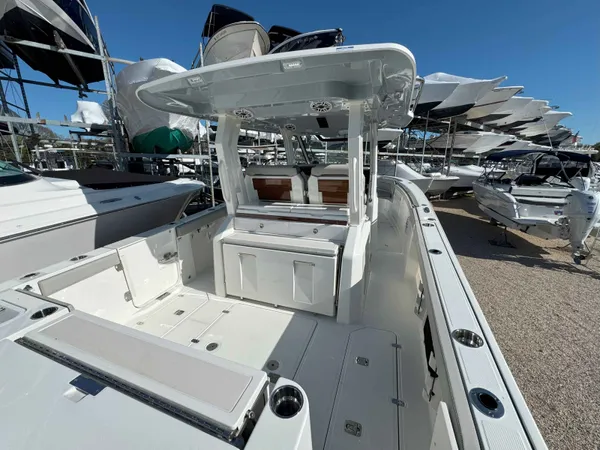 2025 Pursuit S 328 detail image 7
